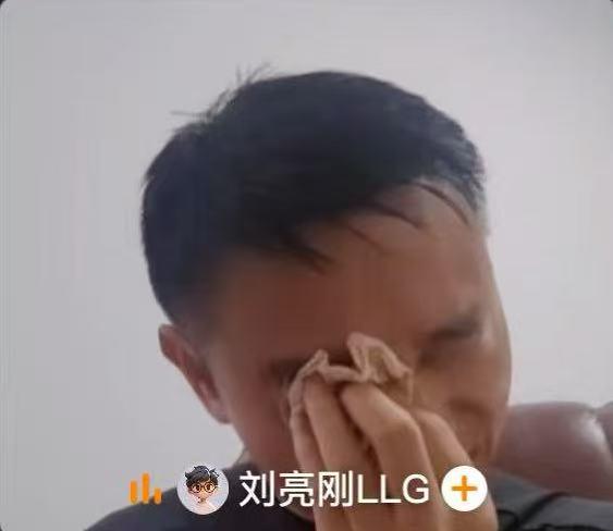 捷希缘配资 男子强奸大嫂出狱后刺死见义勇为者，被害人儿子回忆：父亲组织村民修的路越走越宽