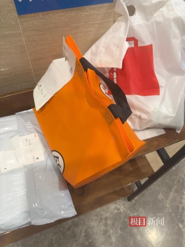 速牛配资 遂宁公职人员兼职送外卖称“像打游戏做任务一样快乐”，专职骑手：出发点不同，有人谋生有人上瘾